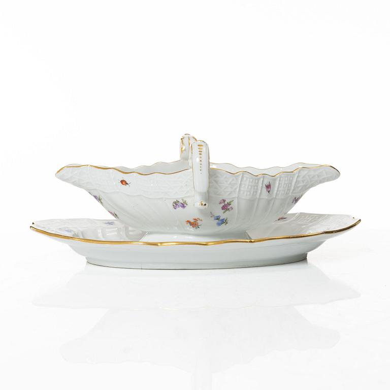 A Meissen porcelain sauce bowl, 1890s.