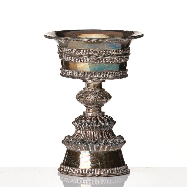 Smörlampa, låghaltigt silver. Tibet, 1800-tal.