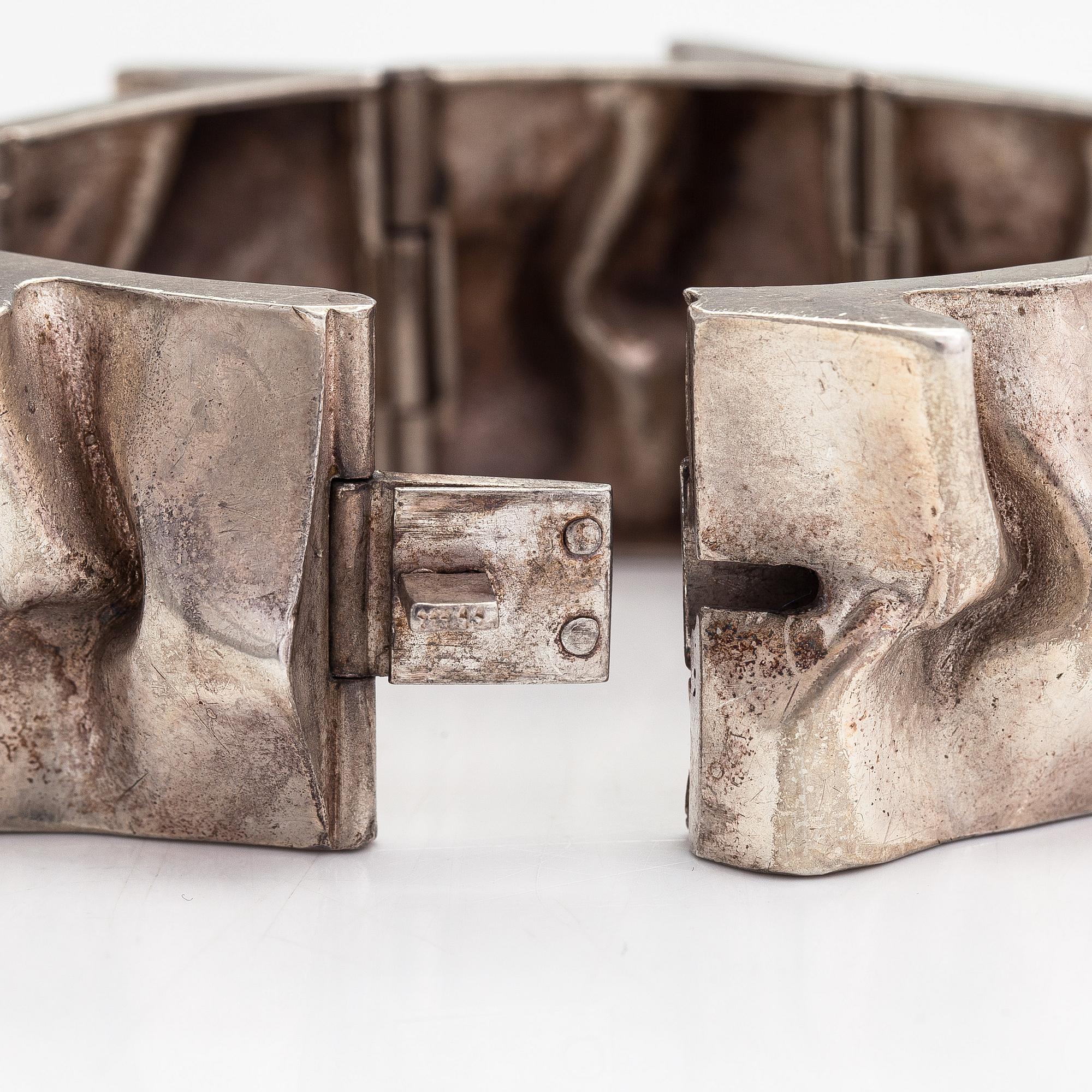 Matti Hyvärinen, armband, sterlingsilver, Sirokoru Oy 1973.