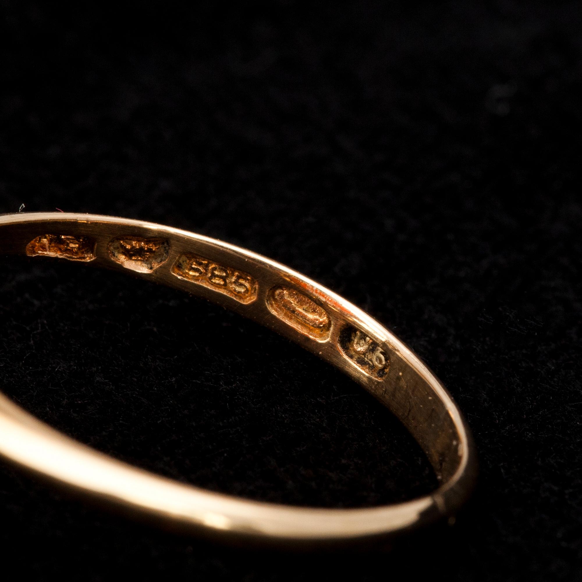 RING, guld 14K, karneol, Helsingfors 1949. Tot. vikt 3 g.