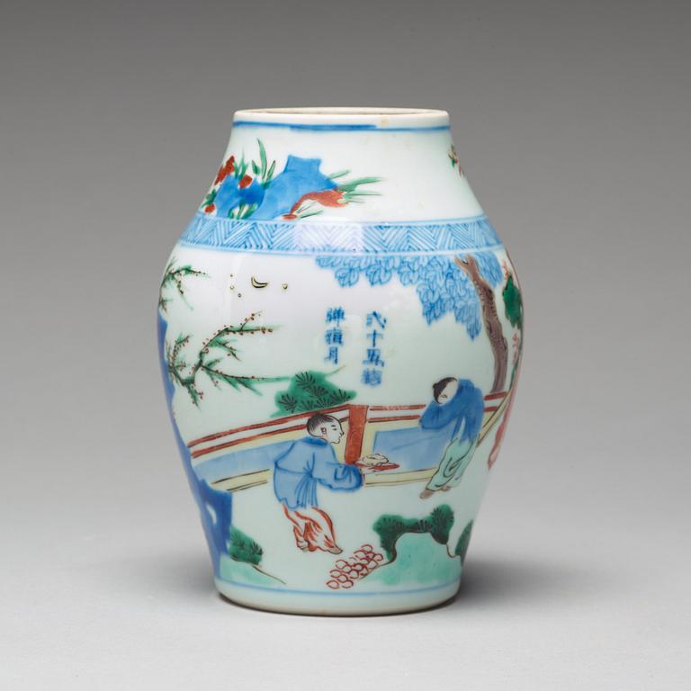 A Wucai Transitional jar, 17th Century.