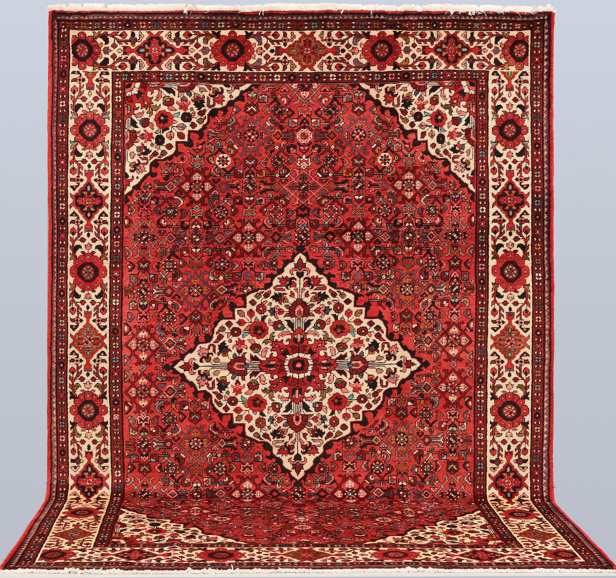 A Bakhtiari carpet, approx. 313 x 224 cm.
