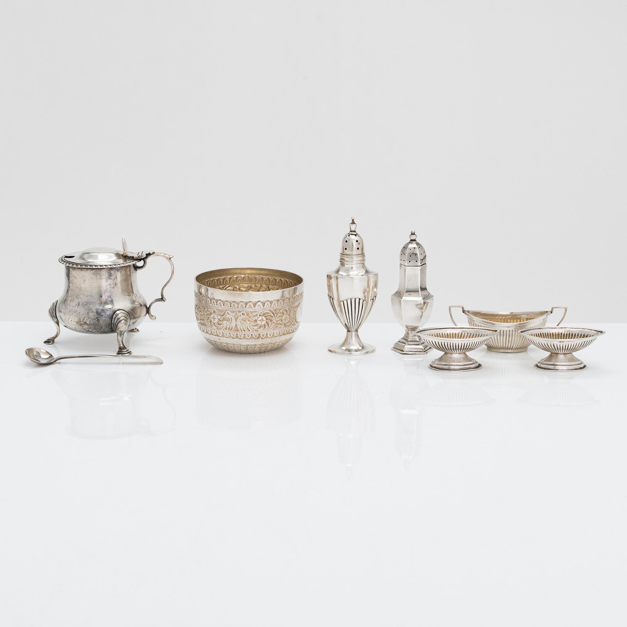 Parti bordssilver, 8 delar, sterlingsilver, England 1885-1909 och Edinburg 1807.