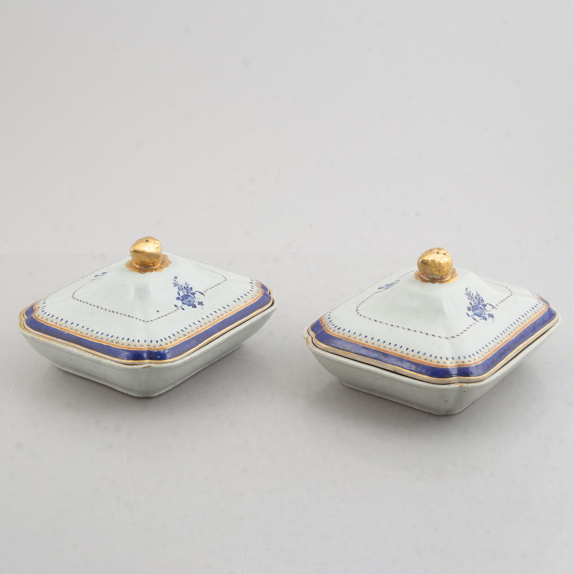 A pair of two enamelled and gilt tureens with covers, Qing dynasty, Jiaqing (1796-1820).