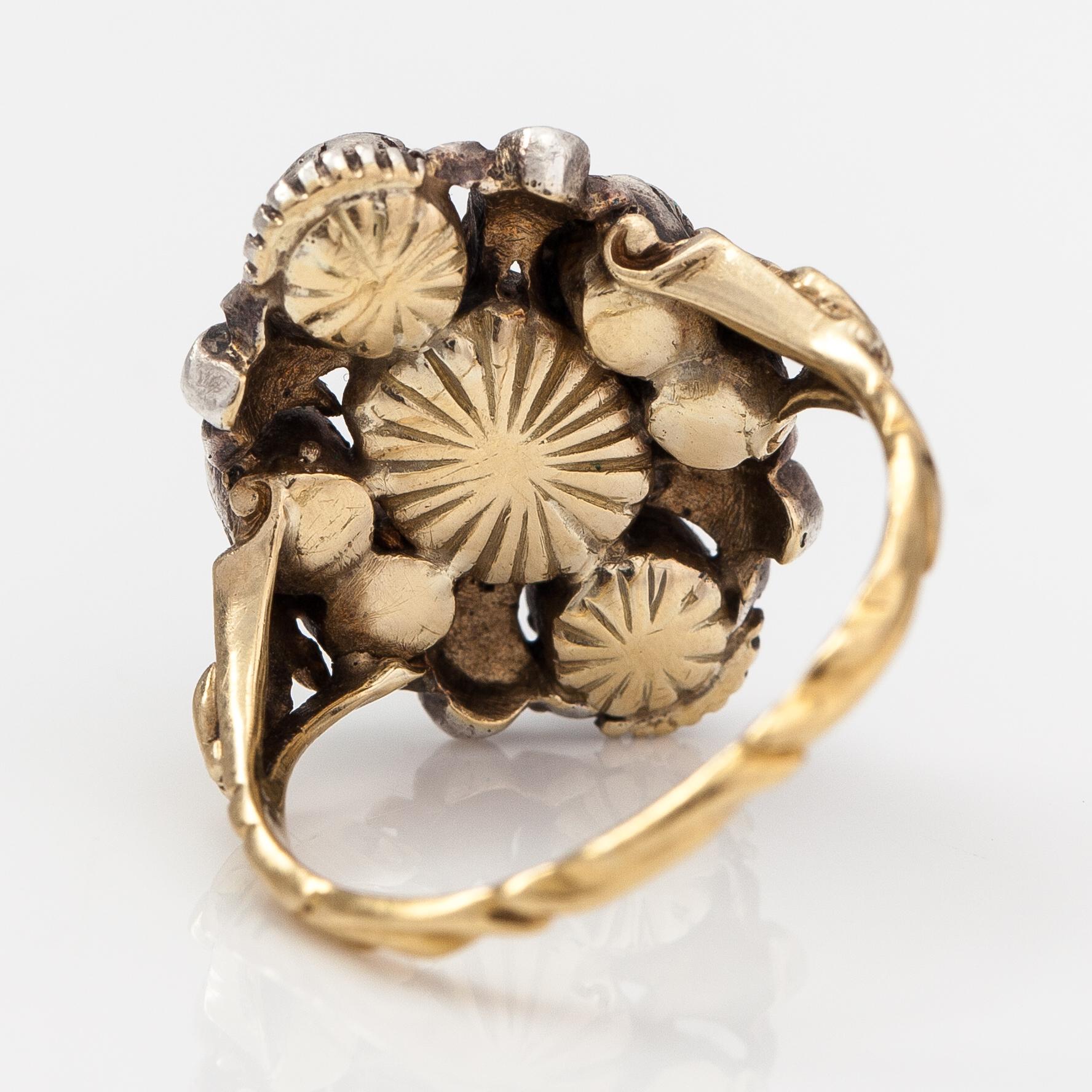 Ring, 18K guld, silver, rosenslipade diamanter ca 0.57 ct tot. Tidigt 1800-tal.