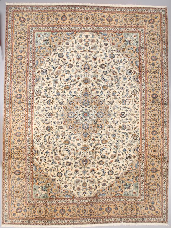 MATTA, Keshan, old, 388 x 300 cm.
