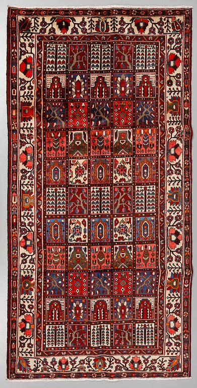 MATTA, Bachtiari, sent 1900-tal, ca 315x160 cm.
