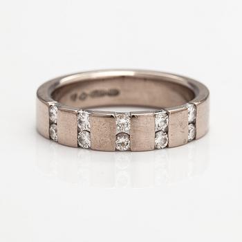 Ring, 18K vitguld, diamanter ca 0.30 ct enligt gravyr. A Tillander, Helsingfors 2008.
