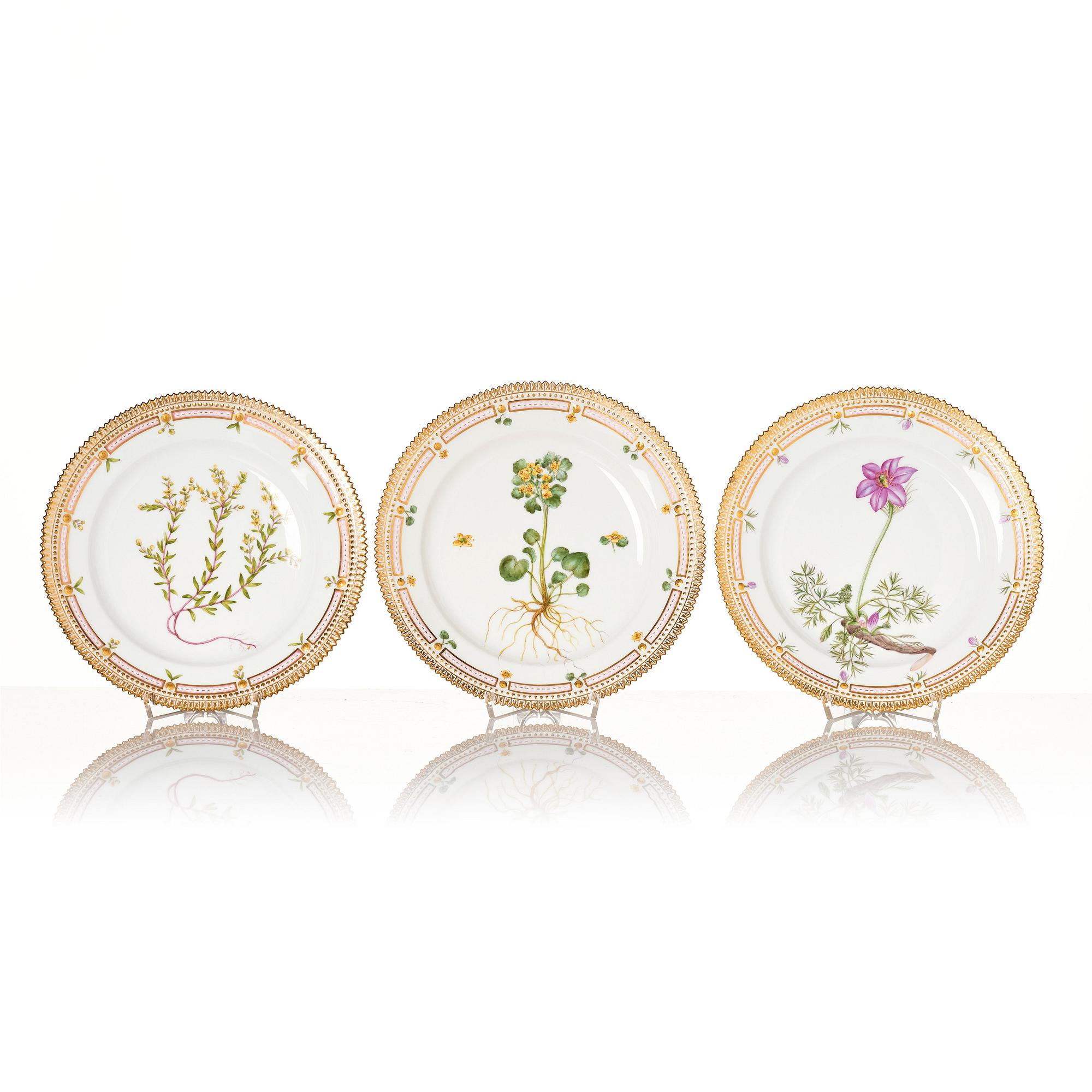 Tallrikar, åtta stycken, porslin. Royal Copenhagen, 'Flora Danica', Danmark, 1900-tal.