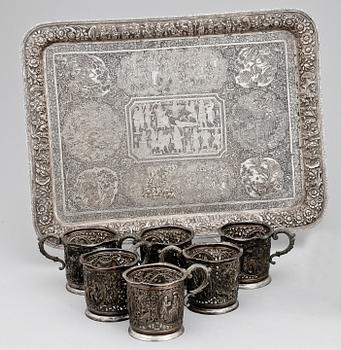 TEGLASHÅLLARE, 6 st samt BRICKA. Silver, Persien, 1900-talets första hälft, vikt tot ca 3300 g.
