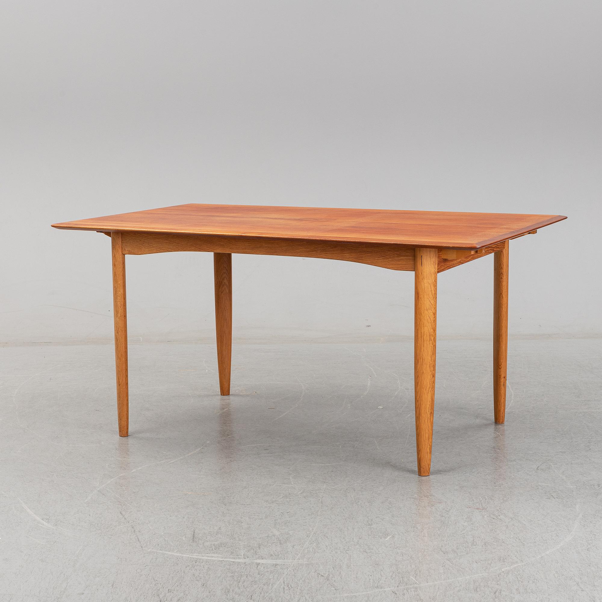 A 1950/60's dining table from Slagelse Møbelvaerk A/S with two additional leaves.