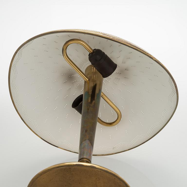 Paavo Tynell, pöytävalaisinpari, malli 5061, Idman 1900-luvun puoliväli.