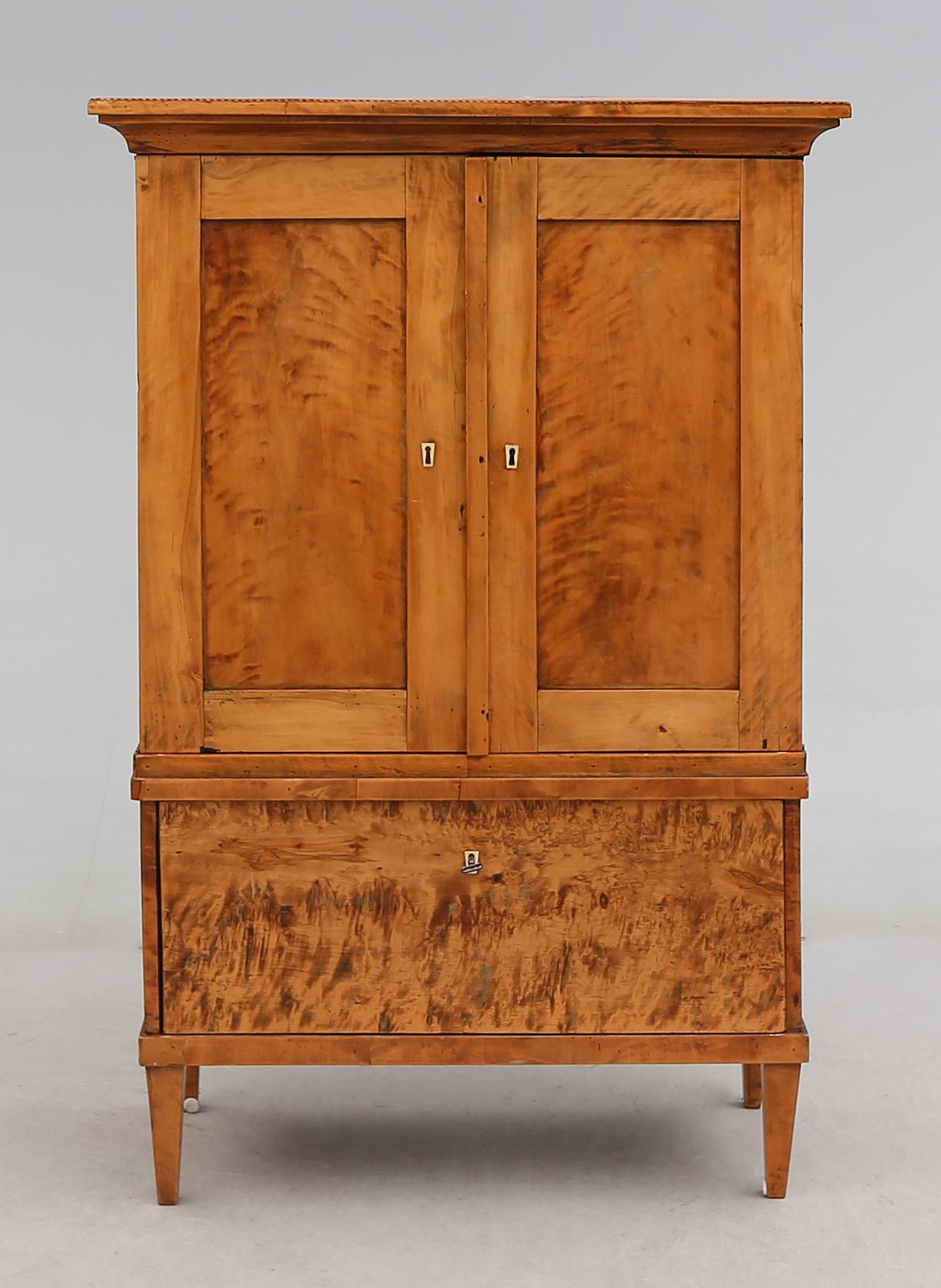 SKÅP, 1800-talets andra hälft, senare montering.