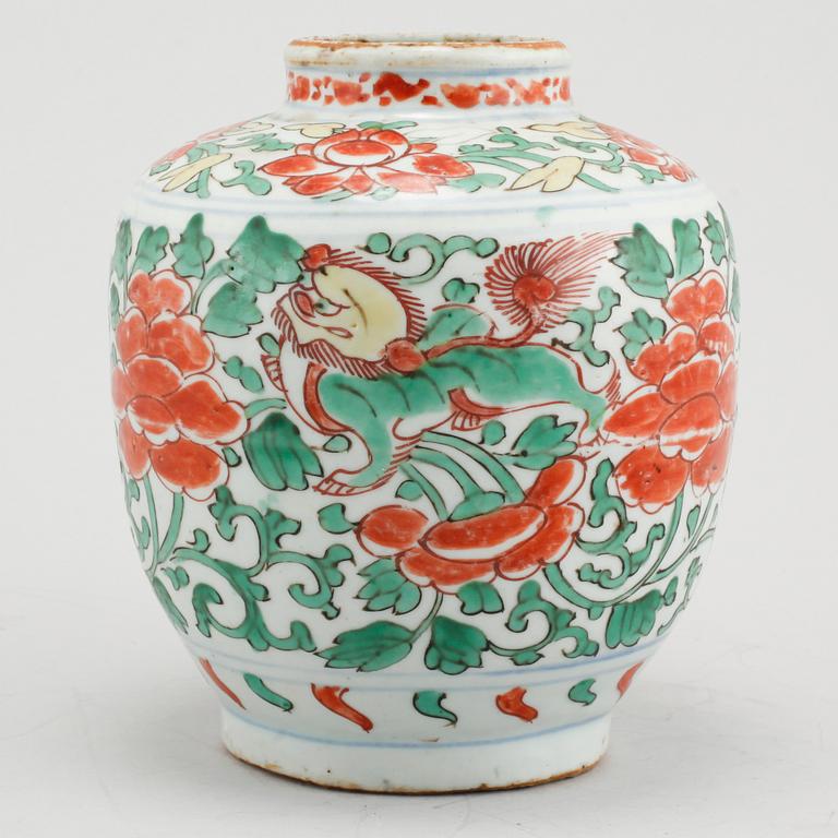 A porcelain jar, made in China, Transition, 17th Century.