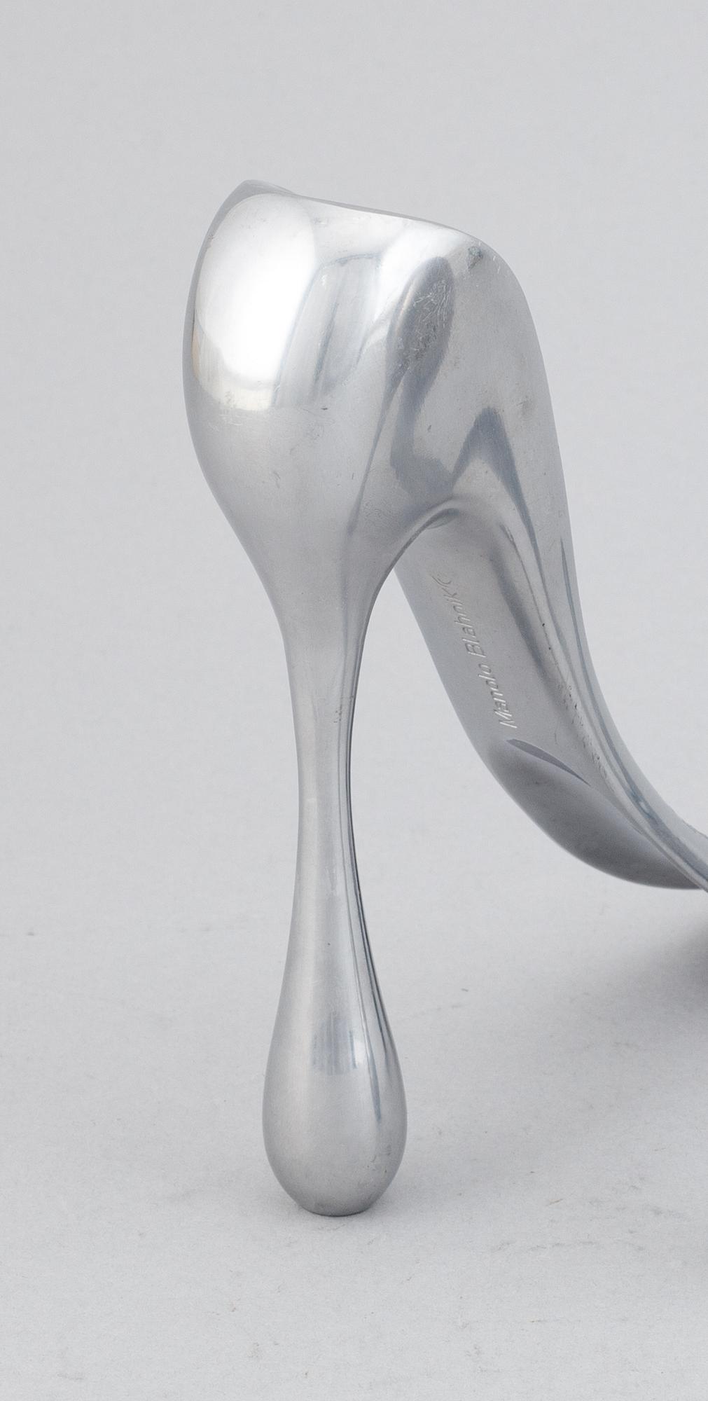 Manolo Blahnik, ett par, skohorn, metall, 2000-tal.