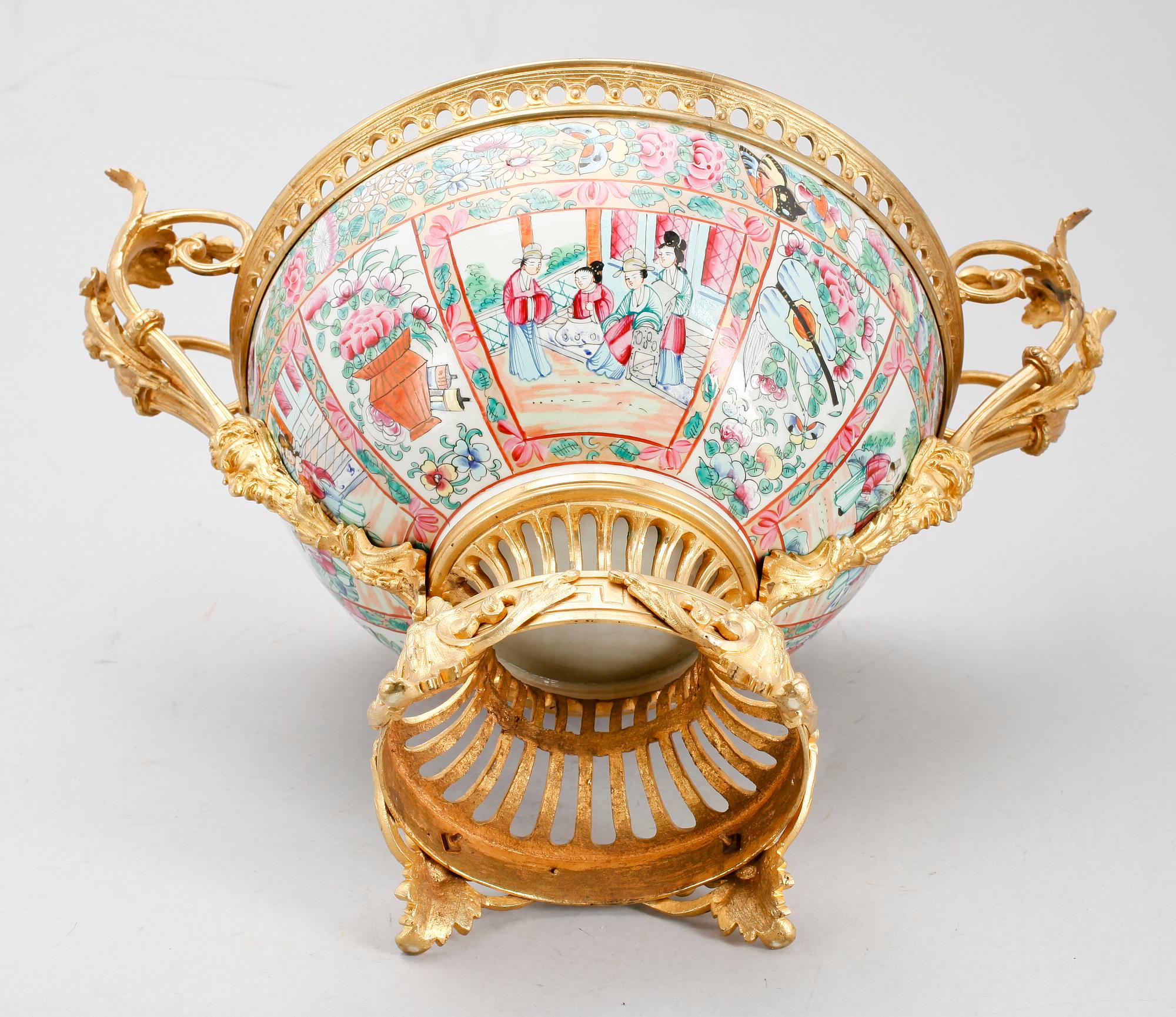 BÅLSKÅL, porslin, Kina, Kanton, beslag av förgylld metall, 1800-/1900-tal.