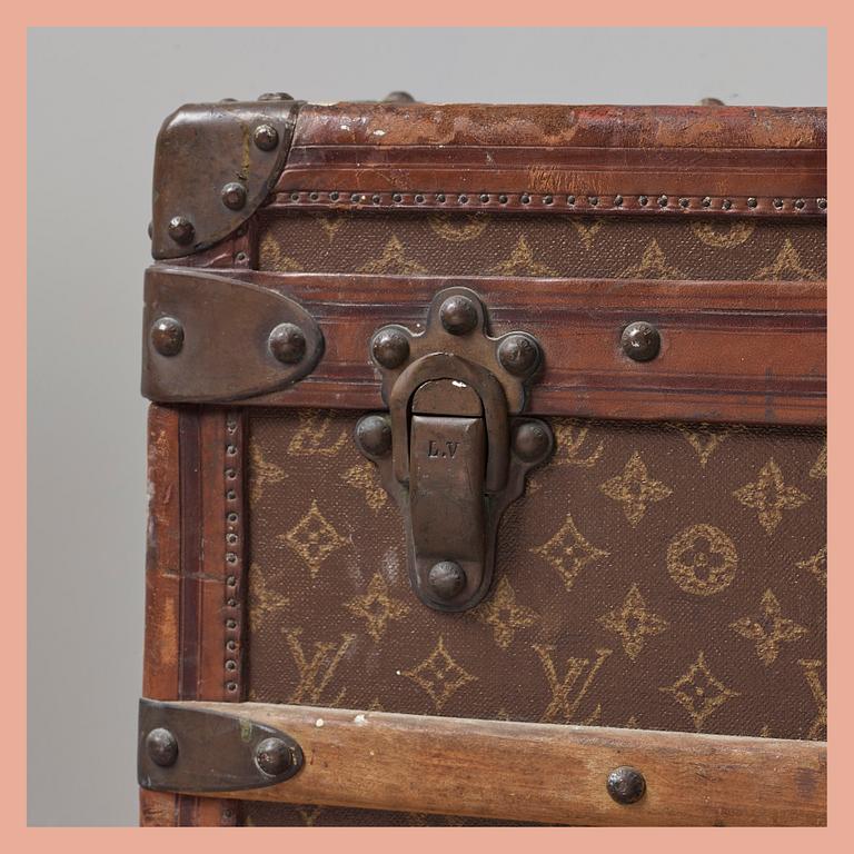 KOFFERT, Louis Vuitton.