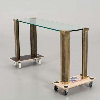 A PETER GHYCZY SIDE TABLE.