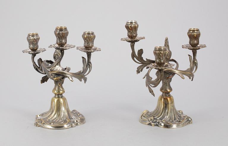 KANDELABRAR, ett par, rokokostil, Württembergische Metallwarenfabrik, 1900-talets början.