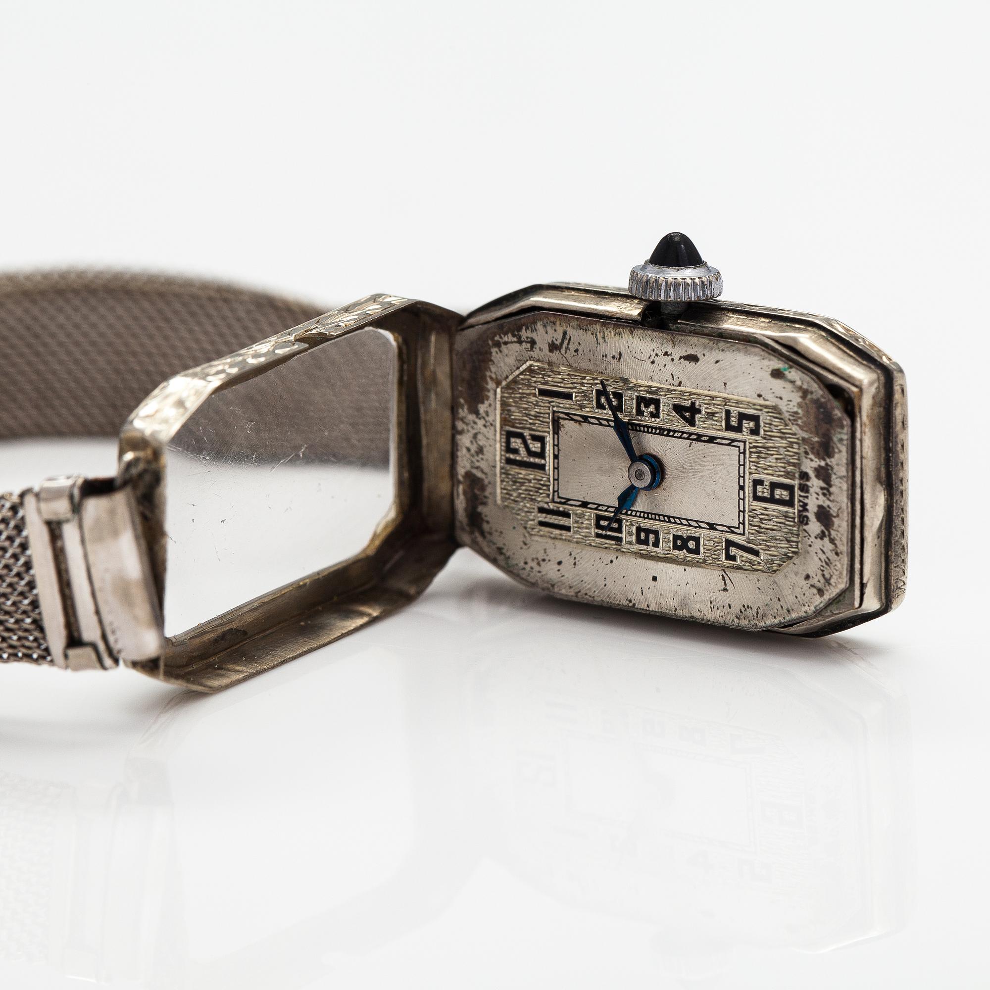 Wrist watcj 17 x 26 mm.