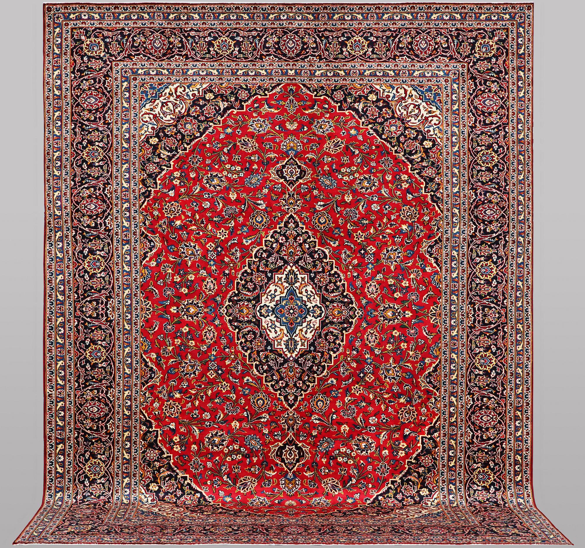 Matta, Keshan, ca 388 x 287 cm.