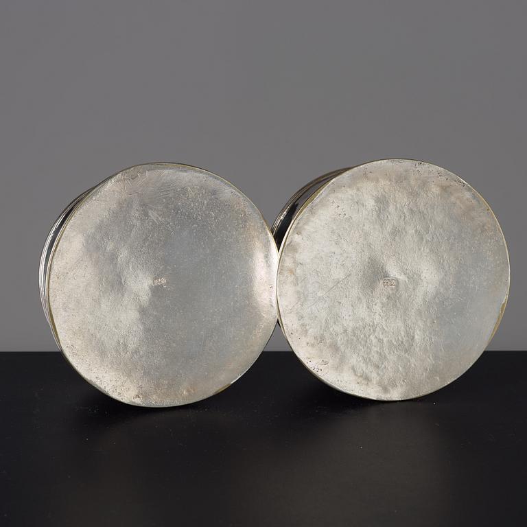 TOILETTEASKAR ett par, av Johan Gustaf Ahlgren (verksam i Stockholm 1771-99), gustavianska.