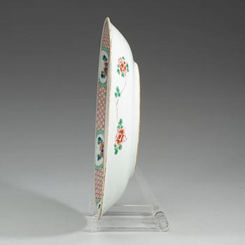 A famille verte dish, Qing dynasty, Kangxi (1662-1722).