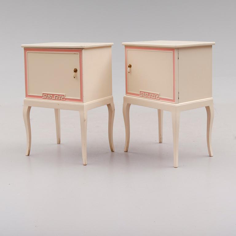 SÄNGBORD, 1 par, 1900-talets första hälft.