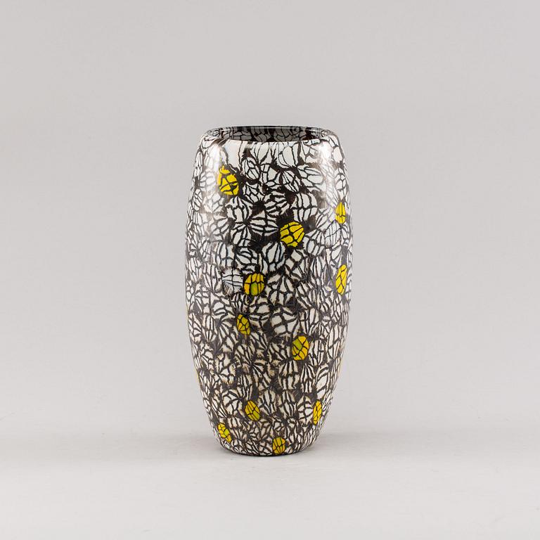 A VITTORIO FERRO GLASS VASE FOR FRATELLI PAGNIN AROUND 1990-2000.