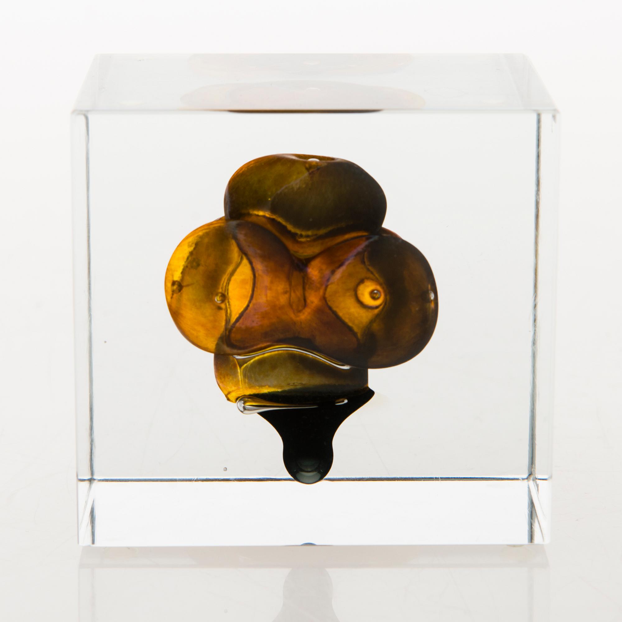 OIVA TOIKKA,  An annual glass cube, signed Oiva Toikka Nuutajärvi 1996 and numbered 528/2000.