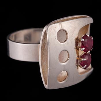 RING, silver, syntetiska röda stenar. Salokivi Åbo 1970.