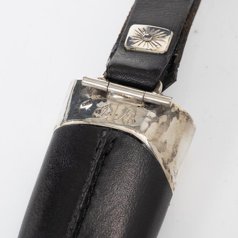 Knife-Jocke (Jan Olsson) Sörböle, knife in sheath, signed.