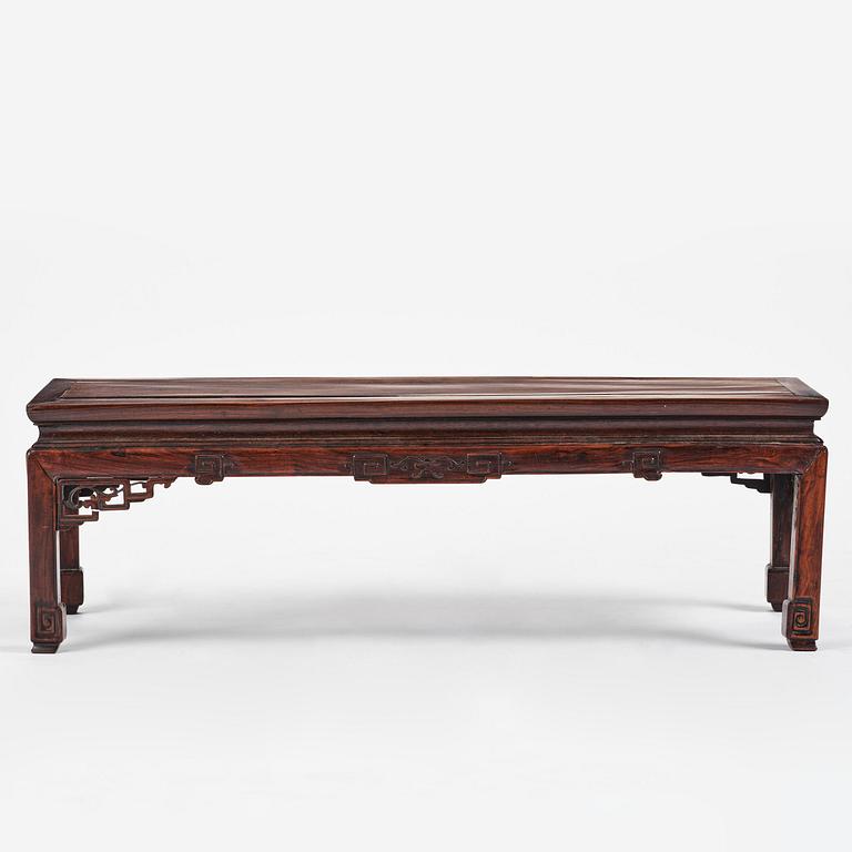 Bord, hardwood. Qingdynastin, 1800-tal.