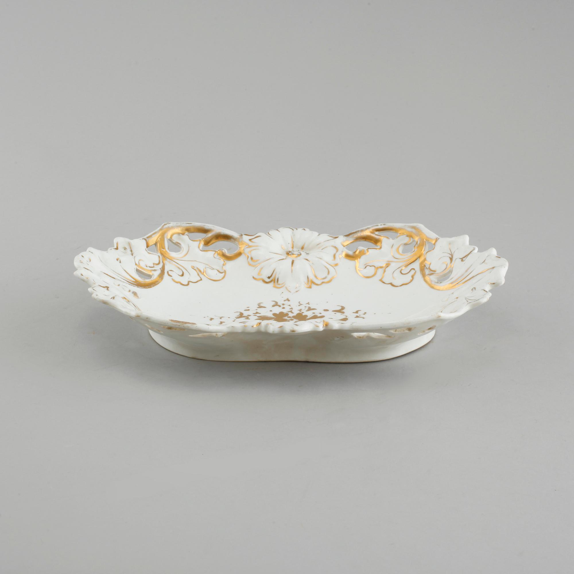 UPPLÄGGSFAT, porslin, C. Tielsch & Co, märkning använd mellan 1870 - 1900.