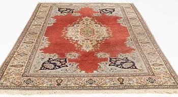 A carpet, Tabriz, ca 300 x 194 cm.