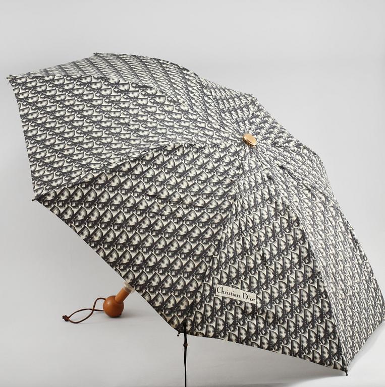 PARAPLY, Christian Dior, Paris.