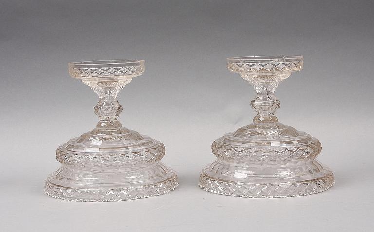 SKÅLAR PÅ FOT, ett par, glas, empire, Frankrike. 1800-talets första hälft.