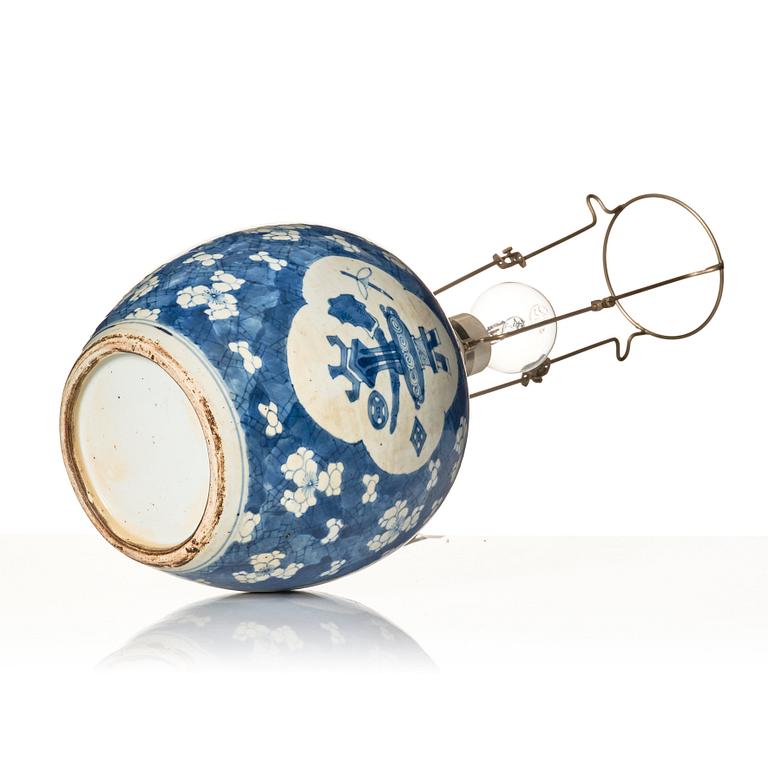 A blue and white jar mounted as a lamp, Qing dynasty, 18th Century.