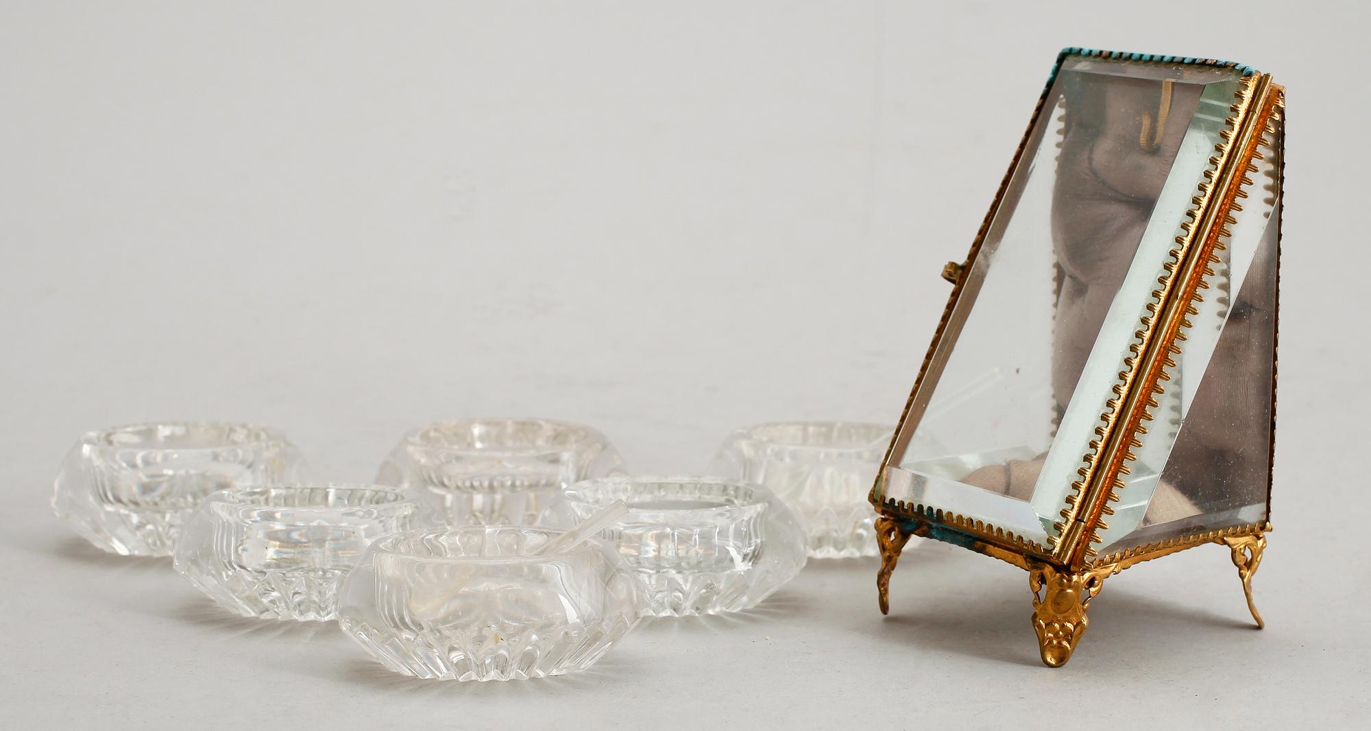 SAMLING GLASFÖREMÅL, 7 delar, 1800-/1900-tal.