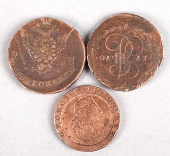 KOPPARMYNT, 2 st, 5 kopek, Katarina II, Ryssland, 1772 och KOPPARMYNT, George III, England, 1797. 47 + 49 + 28g.