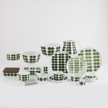 Stig Lindberg, a 59-piece creamware "Berså" dinner service, Gustavsberg, 1961-74.