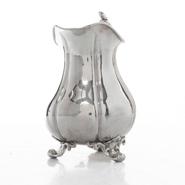 Christian Hammer, gräddkanna, silver, Stockholm 1857. Nyrokoko.