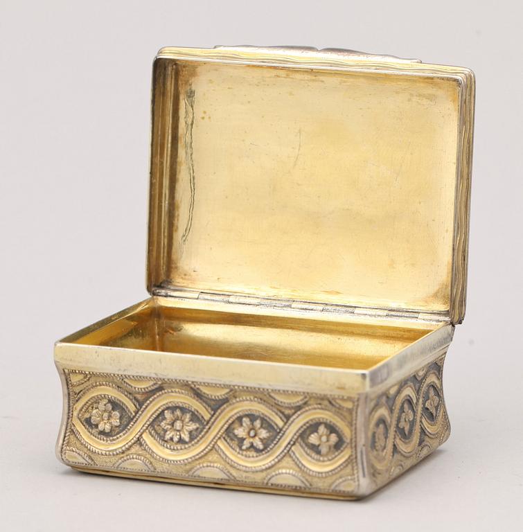 DOSA, förgyllt silver, 1700-tal. Vikt ca 92 gram.