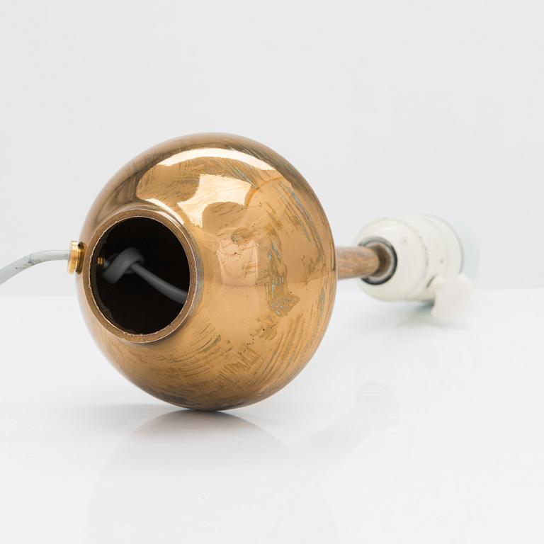 Pöytävalaisin, messinkiä, 1900-luvun puoliväli.