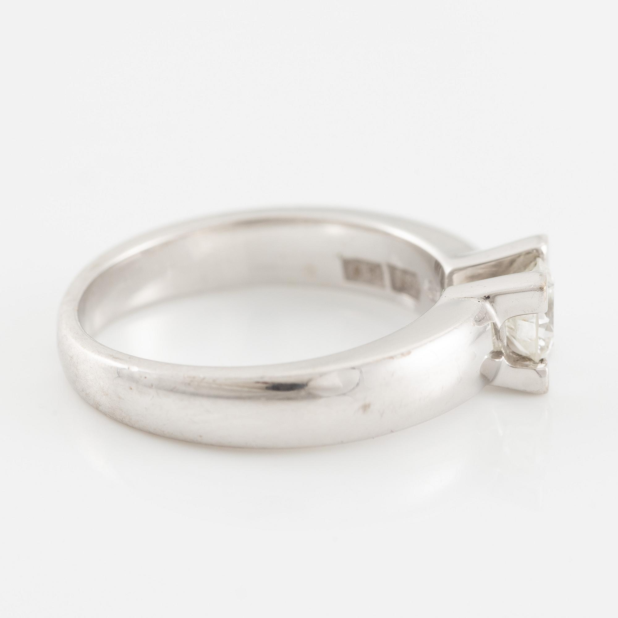 Ring in 18K white gold set with a brilliant-cut diamond weighing 0.49 ct according to the engraving.