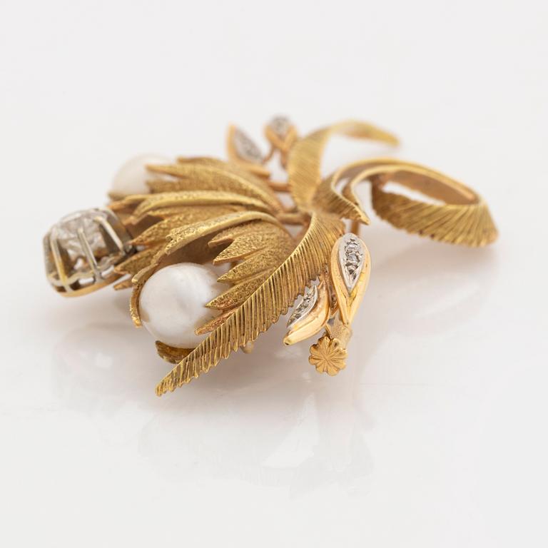Pearl and diamond brooch.