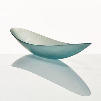 Ludovico Diaz de Santillana & Tobia Scarpa, a blue glass "Canoa Battuti" dish, Venini, Murano, Italy 2002.