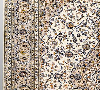 A Keshan carpet, approx. 390 x 295 cm.