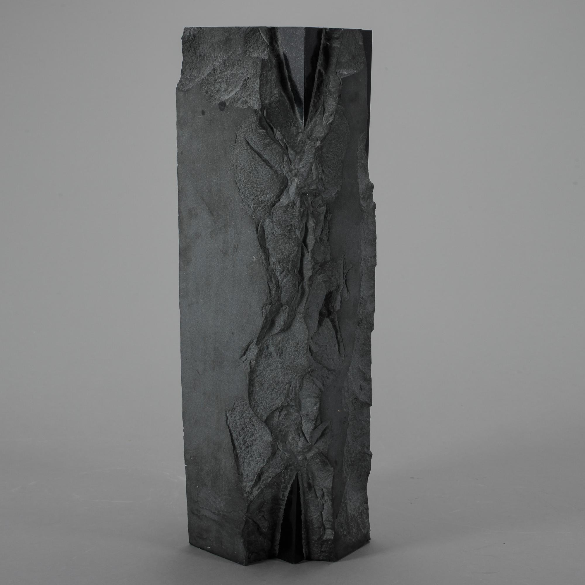 TAKASHI NARAHA. Skulptur, diabas, signerad o märkt 81-B-32.
