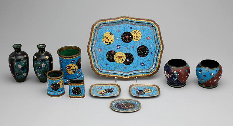 PARTI CLOISONNÉ, 11 delar, Kina 1800/1900-tal.